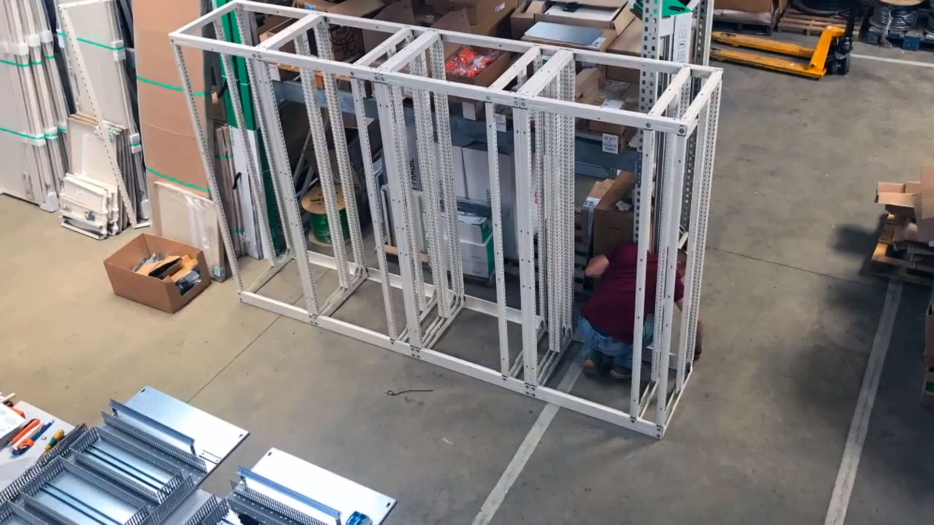 Installateur sur réalisation armoire électrique